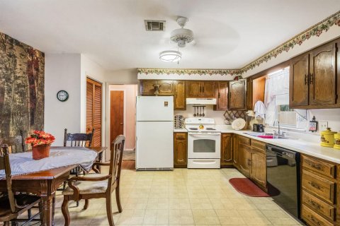 House in Vero Beach, Florida 3 bedrooms, 219.81 sq.m. № 2146744 - photo 16