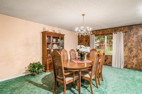 House in Vero Beach, Florida 3 bedrooms, 219.81 sq.m. № 2146744 - photo 12