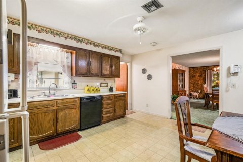 House in Vero Beach, Florida 3 bedrooms, 219.81 sq.m. № 2146744 - photo 21