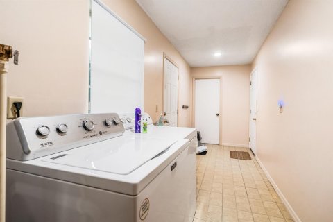 House in Vero Beach, Florida 3 bedrooms, 219.81 sq.m. № 2146744 - photo 30