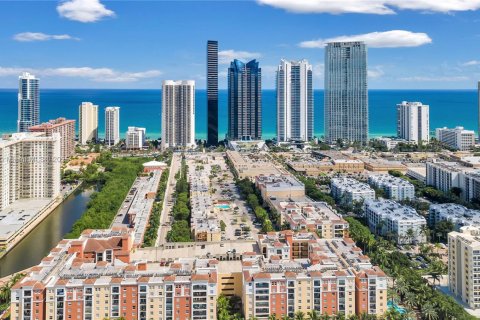 Снять в аренду кондоминиум в Санни-Айлс-Бич, Флорида 2 спальни, 95.13м2, № 1922337 - фото 1