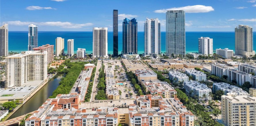 Кондоминиум с 2 спальнями в Санни-Айлс-Бич, Флорида № 1922337