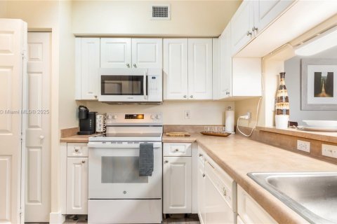 Снять в аренду кондоминиум в Санни-Айлс-Бич, Флорида 2 спальни, 95.13м2, № 1922337 - фото 9