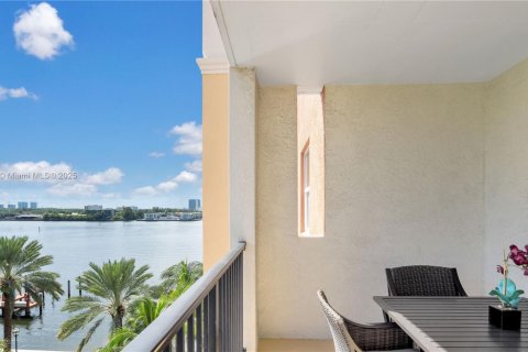 Снять в аренду кондоминиум в Санни-Айлс-Бич, Флорида 2 спальни, 95.13м2, № 1922337 - фото 3