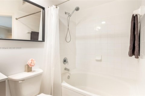 Снять в аренду кондоминиум в Санни-Айлс-Бич, Флорида 2 спальни, 95.13м2, № 1922337 - фото 23