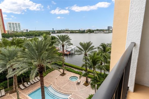 Снять в аренду кондоминиум в Санни-Айлс-Бич, Флорида 2 спальни, 95.13м2, № 1922337 - фото 2
