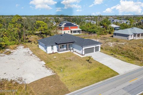 House in Port Charlotte, Florida 4 bedrooms, 208.94 sq.m. № 1545406 - photo 3