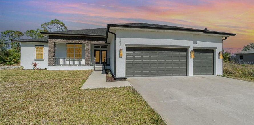 House in Port Charlotte, Florida 4 bedrooms, 208.94 sq.m. № 1545406