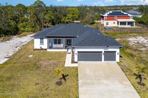 House in Port Charlotte, Florida 4 bedrooms, 208.94 sq.m. № 1545406 - photo 7