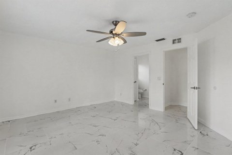 Villa ou maison à vendre à Palm Bay, Floride: 3 chambres, 167.97 m2 № 2385136 - photo 22