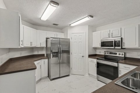Villa ou maison à vendre à Palm Bay, Floride: 3 chambres, 167.97 m2 № 2385136 - photo 9
