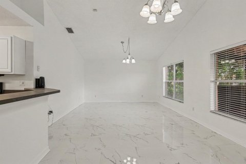 Villa ou maison à vendre à Palm Bay, Floride: 3 chambres, 167.97 m2 № 2385136 - photo 25