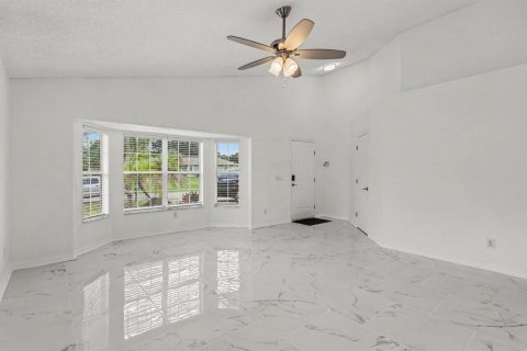 Villa ou maison à vendre à Palm Bay, Floride: 3 chambres, 167.97 m2 № 2385136 - photo 6