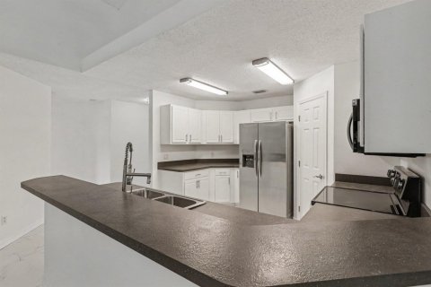 Villa ou maison à vendre à Palm Bay, Floride: 3 chambres, 167.97 m2 № 2385136 - photo 10