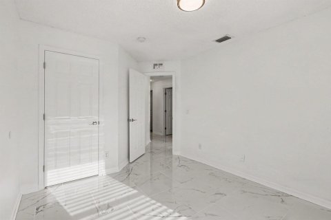 Villa ou maison à vendre à Palm Bay, Floride: 3 chambres, 167.97 m2 № 2385136 - photo 20