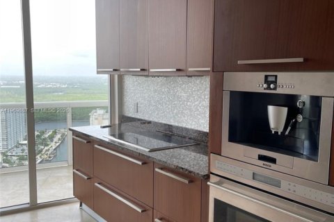 Condo in Sunny Isles Beach, Florida, 2 bedrooms № 2030899 - photo 4