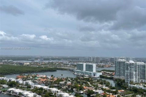 Condo in Sunny Isles Beach, Florida, 2 bedrooms № 2030899 - photo 3