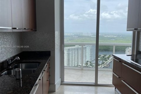 Condo in Sunny Isles Beach, Florida, 2 bedrooms № 2030899 - photo 5
