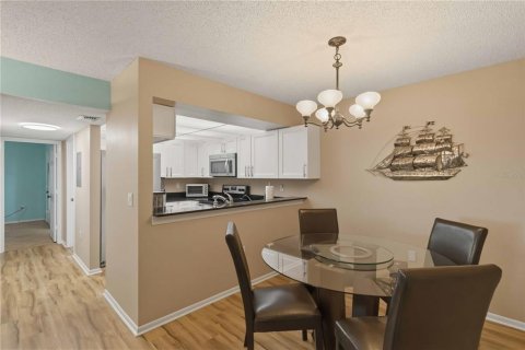 Copropriété à vendre à Sarasota, Floride: 2 chambres, 89.56 m2 № 2390906 - photo 11