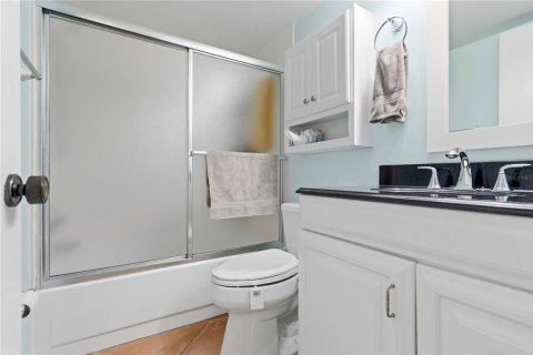 Copropriété à vendre à Sarasota, Floride: 2 chambres, 89.56 m2 № 2390906 - photo 4