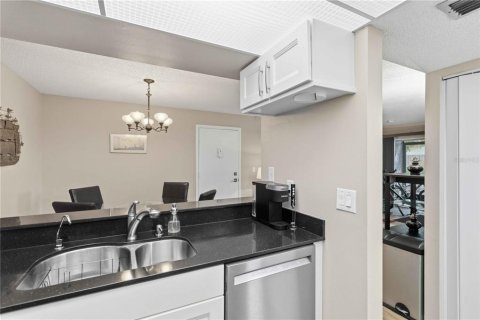 Copropriété à vendre à Sarasota, Floride: 2 chambres, 89.56 m2 № 2390906 - photo 8