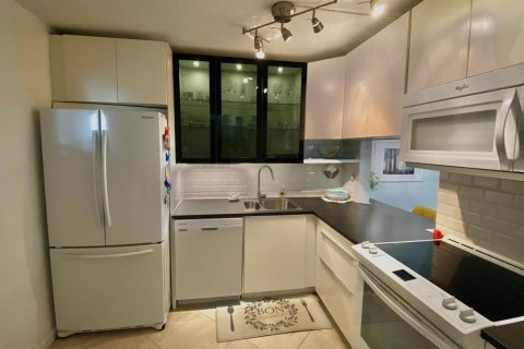 Condo in Lake Worth, Florida, 1 bedroom № 2240457
