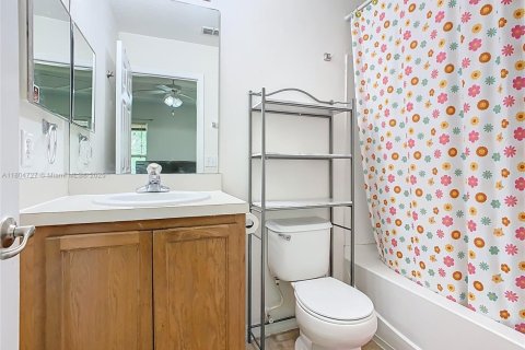 Townhouse in Kissimmee, Florida 3 bedrooms, 110.27 sq.m. № 1727620 - photo 20