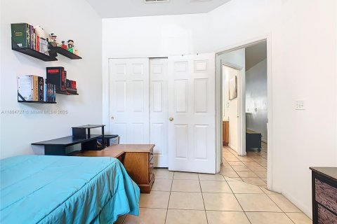 Townhouse in Kissimmee, Florida 3 bedrooms, 110.27 sq.m. № 1727620 - photo 24