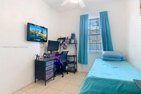 Townhouse in Kissimmee, Florida 3 bedrooms, 110.27 sq.m. № 1727620 - photo 23