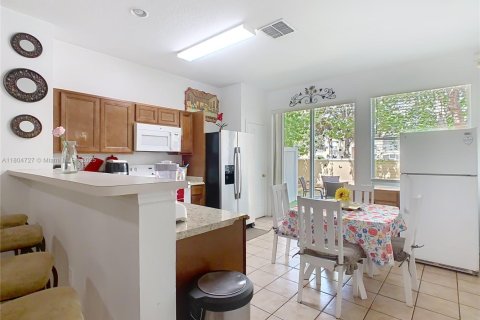 Townhouse in Kissimmee, Florida 3 bedrooms, 110.27 sq.m. № 1727620 - photo 9