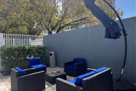 Condo in Miami, Florida, 2 bedrooms  № 2053070 - photo 14