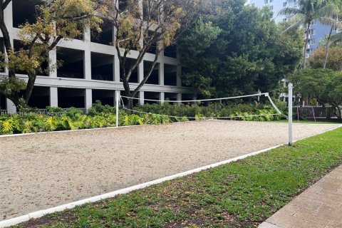 Condo in Miami, Florida, 2 bedrooms  № 2053070 - photo 11