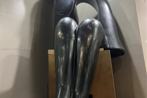 Condo in Miami, Florida, 2 bedrooms  № 2053070 - photo 8