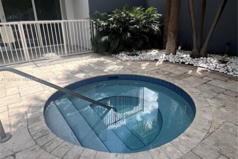 Condo in Miami, Florida, 2 bedrooms  № 2053070 - photo 18