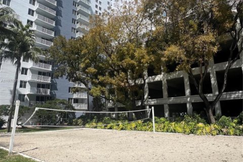 Condo in Miami, Florida, 2 bedrooms  № 2053070 - photo 13