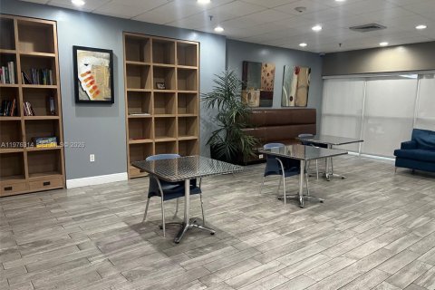 Condo in Miami, Florida, 2 bedrooms  № 2053070 - photo 7