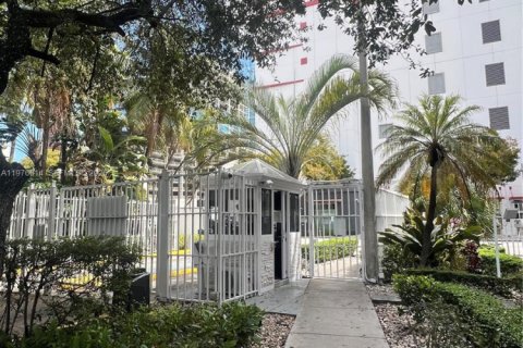 Condo in Miami, Florida, 2 bedrooms  № 2053070 - photo 23