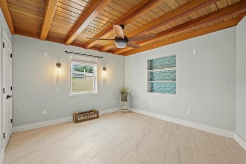 House in Redington Beach, Florida 3 bedrooms, 218.51 sq.m. № 1898828 - photo 22