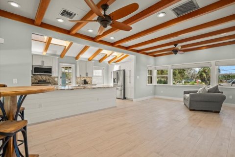 House in Redington Beach, Florida 3 bedrooms, 218.51 sq.m. № 1898828 - photo 12