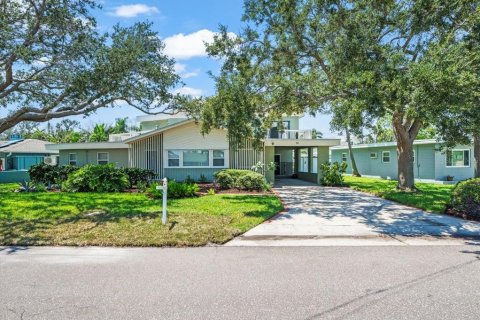 House in Redington Beach, Florida 3 bedrooms, 218.51 sq.m. № 1898828 - photo 6