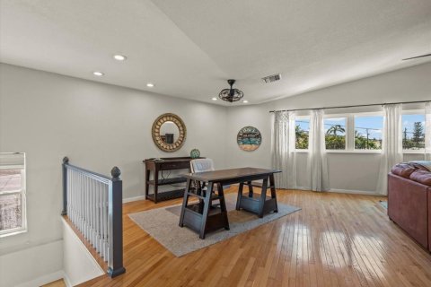 House in Redington Beach, Florida 3 bedrooms, 218.51 sq.m. № 1898828 - photo 26