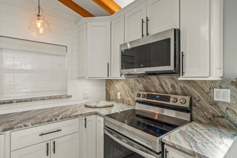 House in Redington Beach, Florida 3 bedrooms, 218.51 sq.m. № 1898828 - photo 16