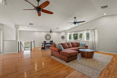 House in Redington Beach, Florida 3 bedrooms, 218.51 sq.m. № 1898828 - photo 29