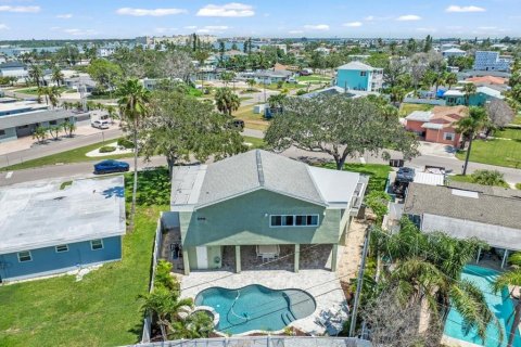 House in Redington Beach, Florida 3 bedrooms, 218.51 sq.m. № 1898828 - photo 3