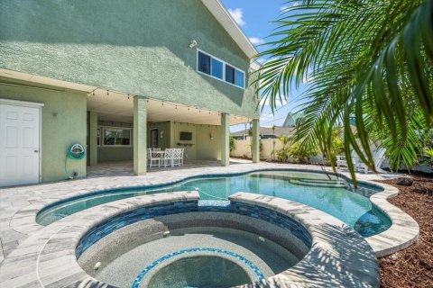 House in Redington Beach, Florida 3 bedrooms, 218.51 sq.m. № 1898828 - photo 4