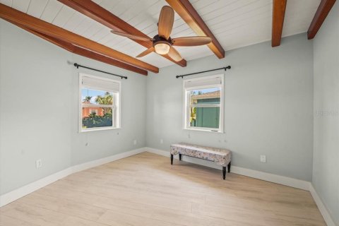 House in Redington Beach, Florida 3 bedrooms, 218.51 sq.m. № 1898828 - photo 19