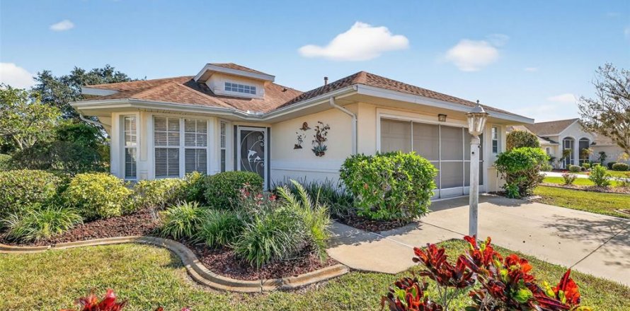 Villa ou maison à Leesburg, Floride 3 chambres, 147.53 m2 № 2147715