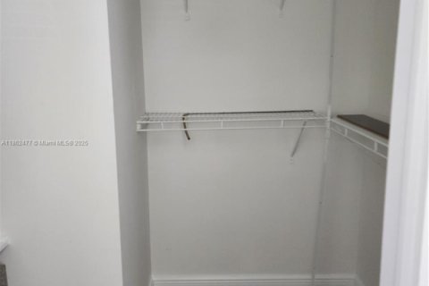 Купить кондоминиум в Пемброк-Пайнс, Флорида 2 спальни, 108.7м2, № 1979902 - фото 9