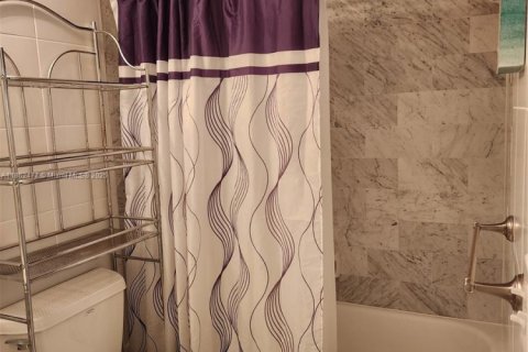 Купить кондоминиум в Пемброк-Пайнс, Флорида 2 спальни, 108.7м2, № 1979902 - фото 12