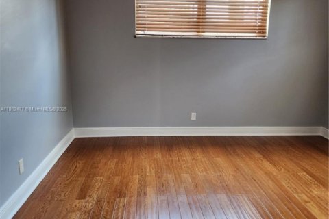 Купить кондоминиум в Пемброк-Пайнс, Флорида 2 спальни, 108.7м2, № 1979902 - фото 28